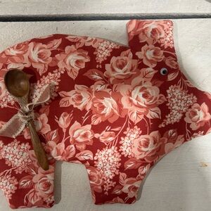 Floral Red and Cream Pig Shaped Hot Pad